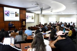 Charla del Secretario Técnico en la UEES 4