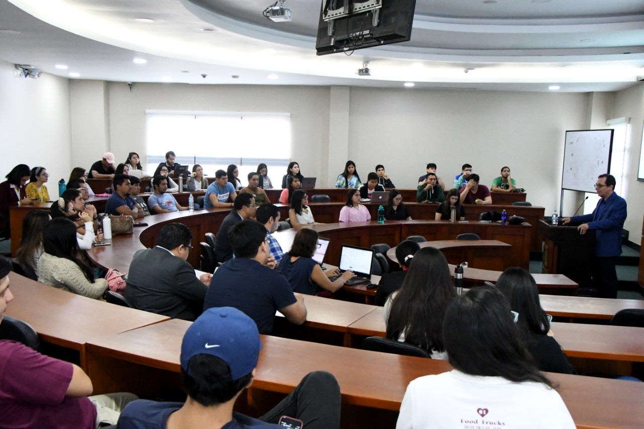 Charla del Secretario Técnico en la UEES 7